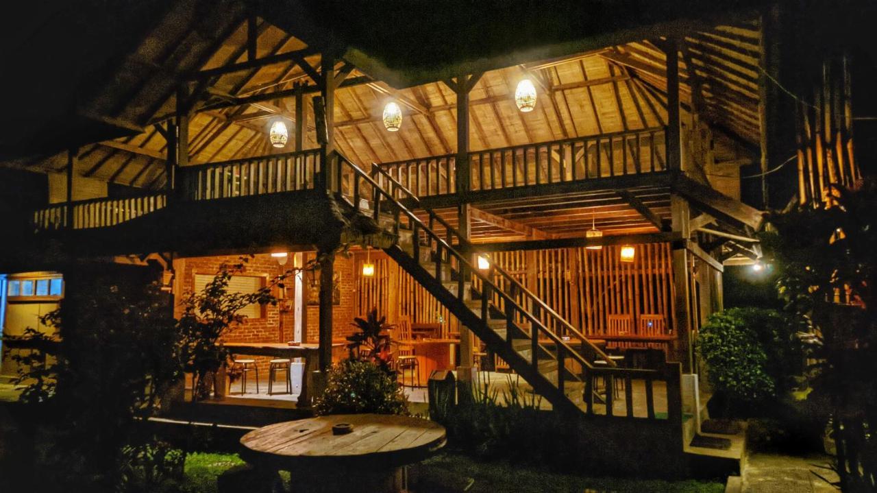 Peraja Bungalows Loyok Sangyang Zewnętrze zdjęcie